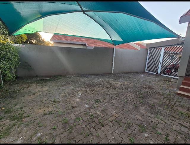 3 BEDROOM TOWNHOUSE FOR SALE IN VANDERBIJLPARK SE 3